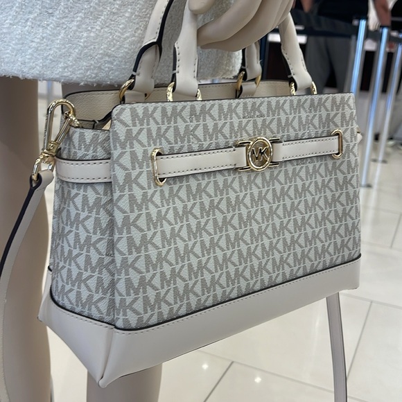 Michael Kors Reed Small Belted Logo Satchel Crossbody CZ Bag
Lt Cream Multi
NWT - Picture 14 of 16